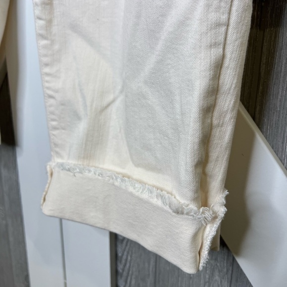 312. NEW Plus Size EVRI™ Fit Solutions Denim Capris Ivory 20W - Picture 3 of 7